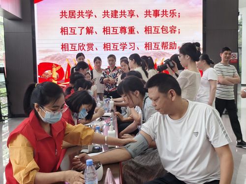 紅石榴健康義診 暖心服務(wù)進(jìn)社區(qū)，便民利民促健康